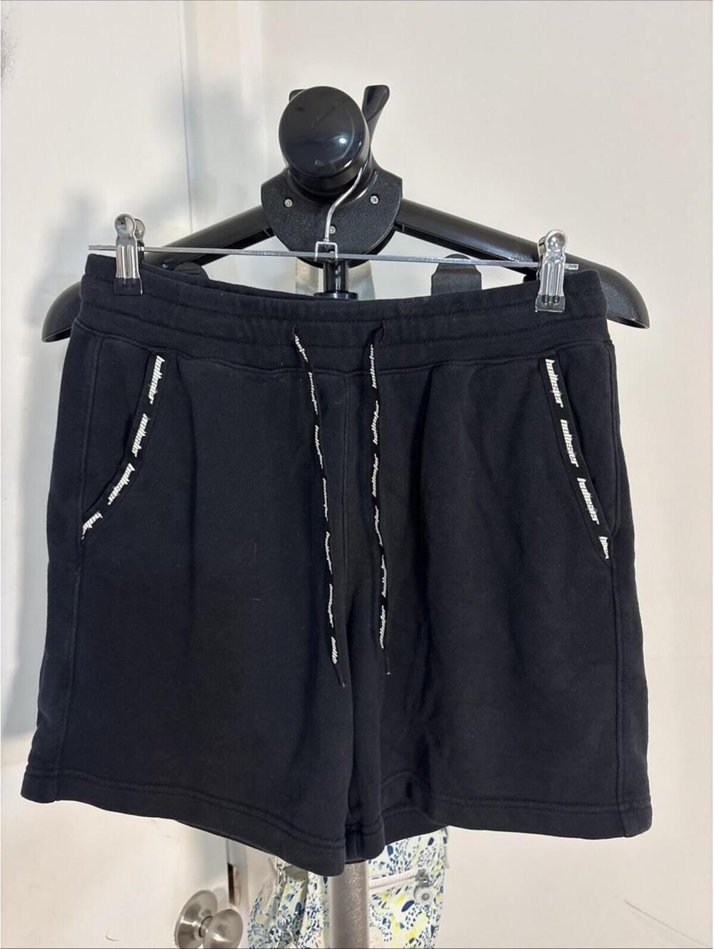 Hollister Men’s Black Shorts‎ Small White Logo 28in Waist 16 in Long Drawstring